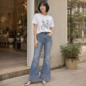 Jeans Schlaghose mit Stickerei