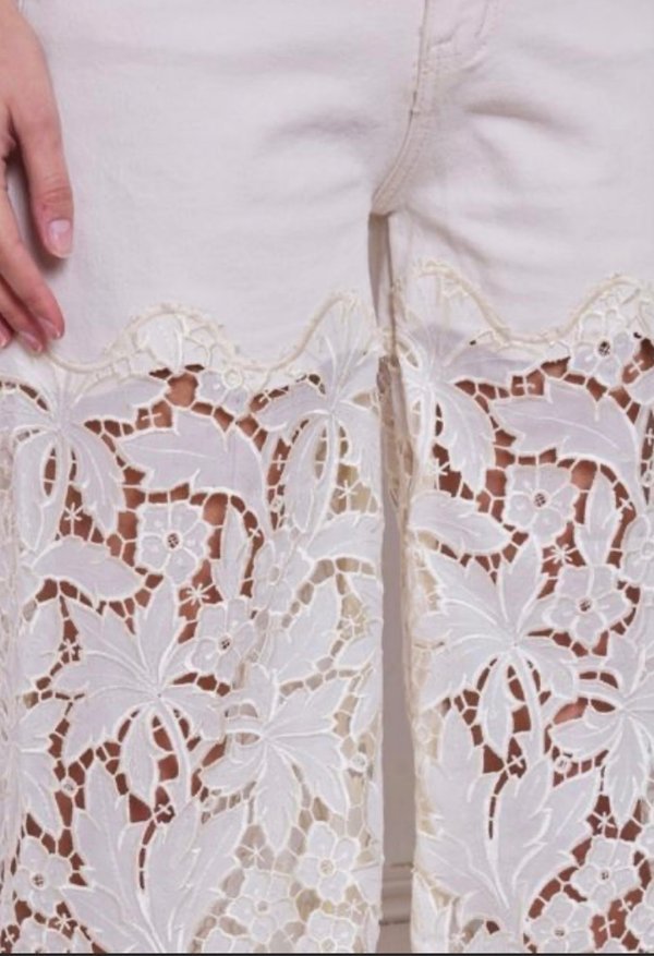 Jeans mit Spitzen Details – Bild 3