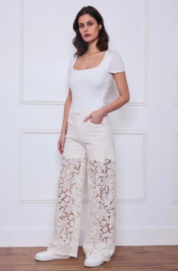 Jeans mit Spitzen Details – Bild 2